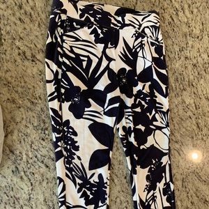 Chicos Size 0 Travelers Black and White Pants